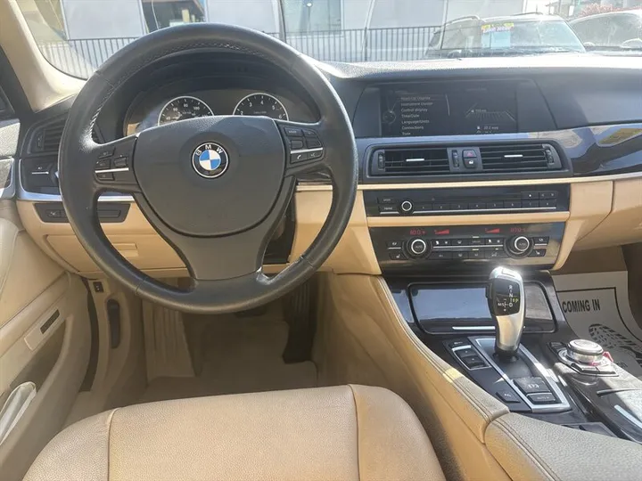 BLUE, 2013 BMW 5 SERIES Image 20
