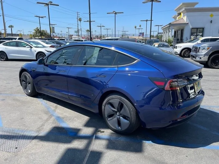 BLUE, 2018 TESLA MODEL 3 Image 8