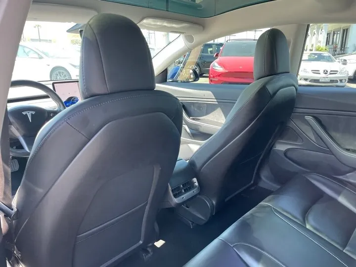 BLUE, 2018 TESLA MODEL 3 Image 27