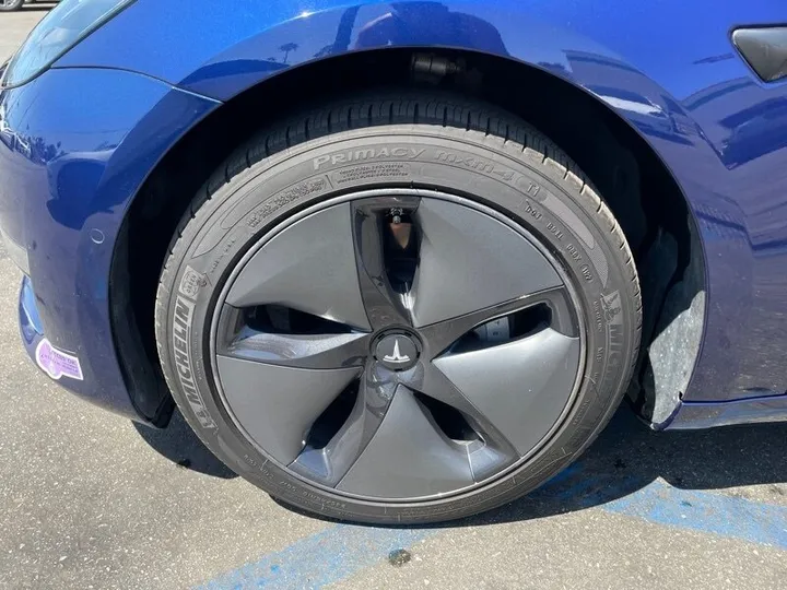 BLUE, 2018 TESLA MODEL 3 Image 6