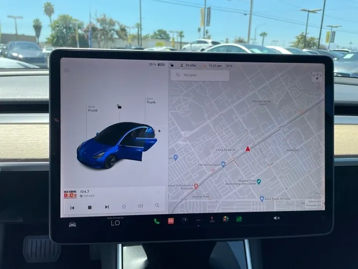 BLUE, 2018 TESLA MODEL 3 Image 19