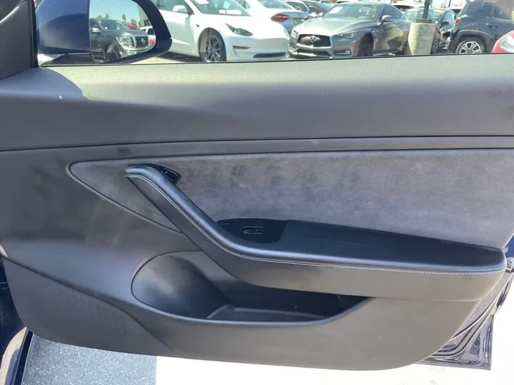 BLUE, 2018 TESLA MODEL 3 Image 35