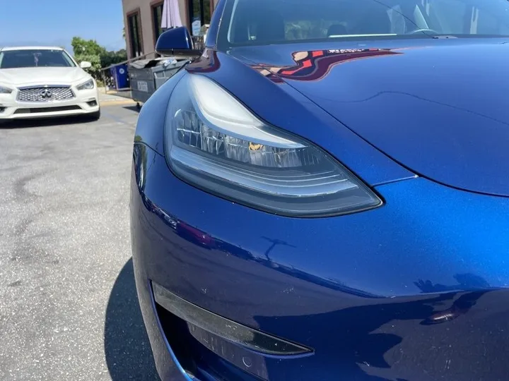 BLUE, 2018 TESLA MODEL 3 Image 3