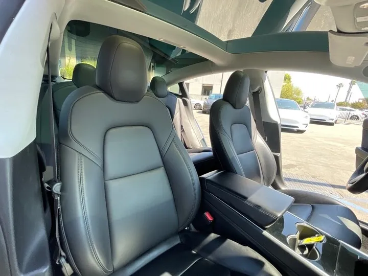 BLUE, 2018 TESLA MODEL 3 Image 37