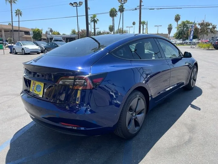 BLUE, 2018 TESLA MODEL 3 Image 10