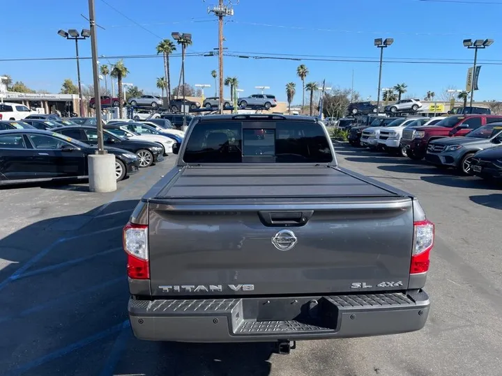 GRAY, 2018 NISSAN TITAN Image 5