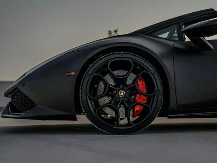 BLACK, 2016 LAMBORGHINI HURACAN Image 8