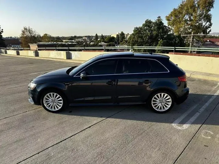 BLUE, 2018 AUDI A3 SPORTBACK E-TRON Image 8