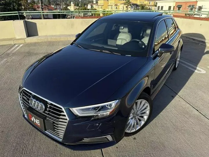 BLUE, 2018 AUDI A3 SPORTBACK E-TRON Image 4