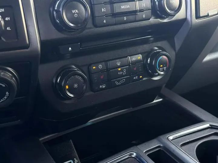 GRAY, 2018 FORD F150 SUPERCREW CAB Image 38