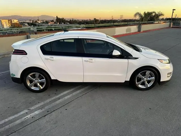 WHITE, 2013 CHEVROLET VOLT Image 16