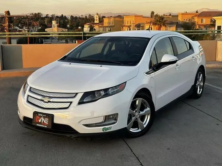 WHITE, 2013 CHEVROLET VOLT Image 2