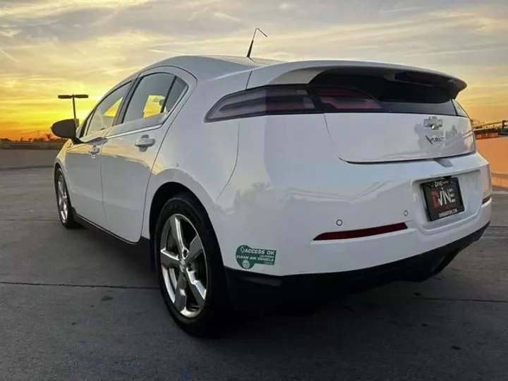 WHITE, 2013 CHEVROLET VOLT Image 9