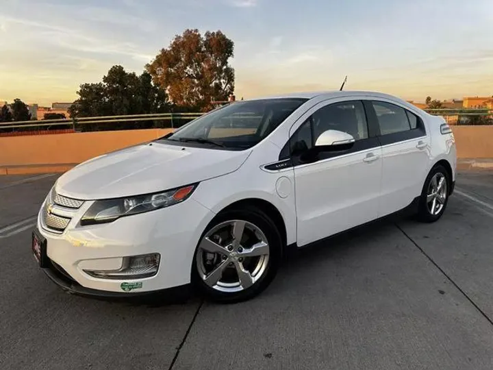 WHITE, 2013 CHEVROLET VOLT Image 5