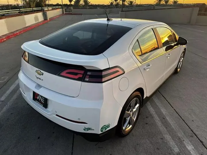 WHITE, 2013 CHEVROLET VOLT Image 14