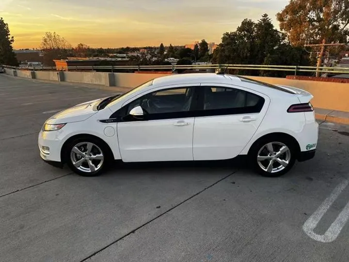 WHITE, 2013 CHEVROLET VOLT Image 8