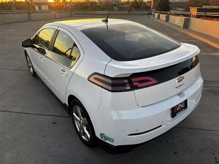 WHITE, 2013 CHEVROLET VOLT Image 10