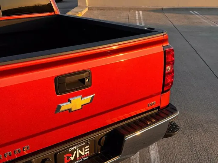 ORANGE, 2015 CHEVROLET SILVERADO 1500 CREW CAB Image 13