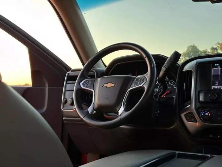 ORANGE, 2015 CHEVROLET SILVERADO 1500 CREW CAB Image 27