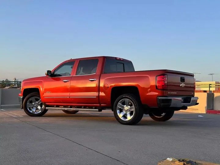 ORANGE, 2015 CHEVROLET SILVERADO 1500 CREW CAB Image 15