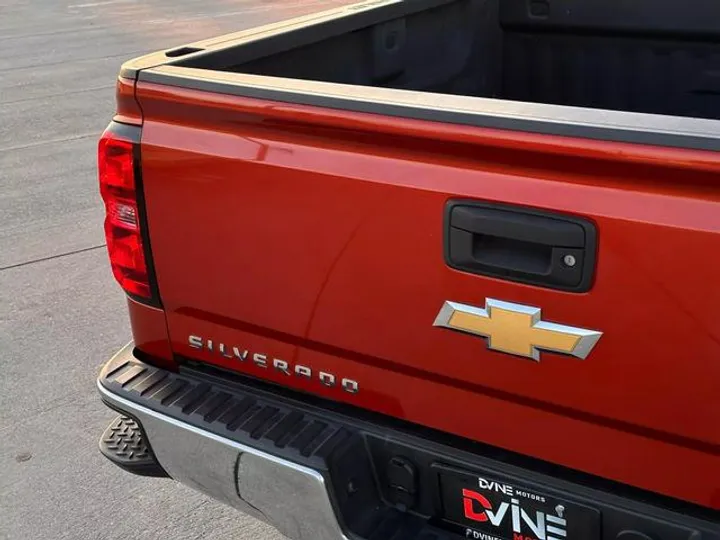 ORANGE, 2015 CHEVROLET SILVERADO 1500 CREW CAB Image 17