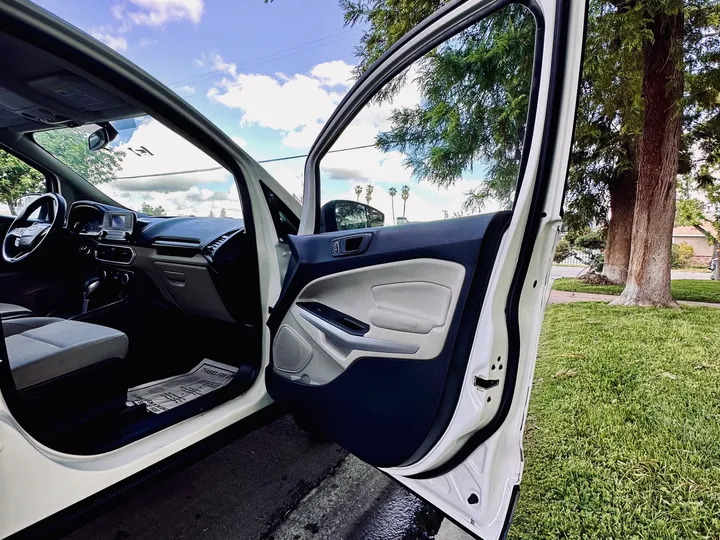 WHITE, 2019 FORD ECOSPORT Image 32