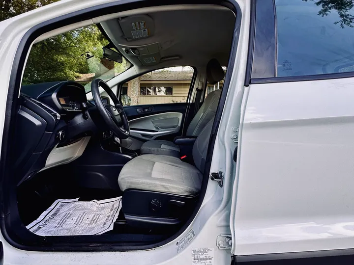 WHITE, 2019 FORD ECOSPORT Image 33