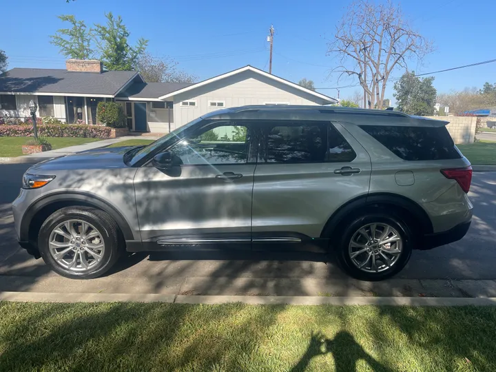 BLACK, 2021 FORD EXPLORER Image 6