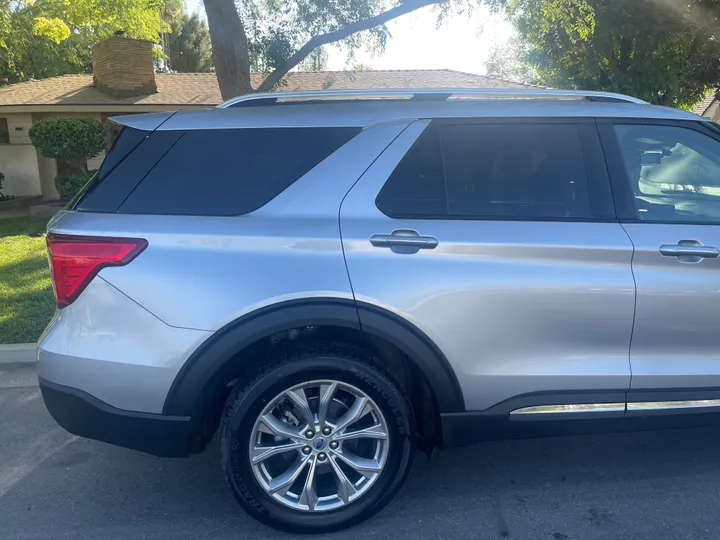 BLACK, 2021 FORD EXPLORER Image 8