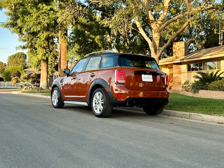 ORANGE, 2020 MINI COUNTRYMAN Image 3