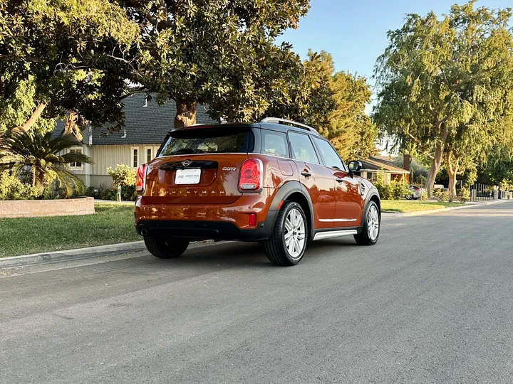 ORANGE, 2020 MINI COUNTRYMAN Image 4