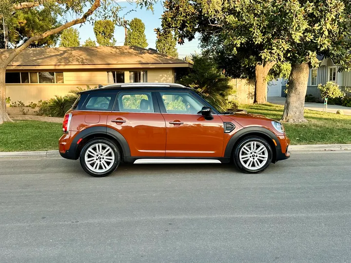 ORANGE, 2020 MINI COUNTRYMAN Image 9