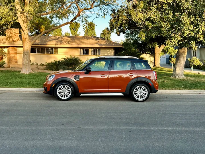 ORANGE, 2020 MINI COUNTRYMAN Image 10