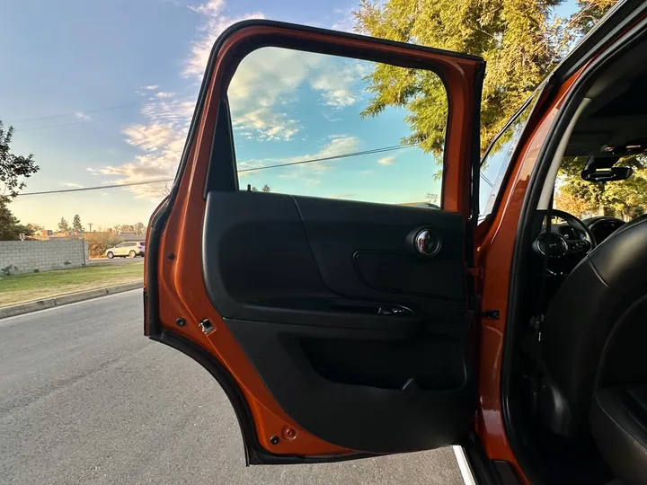 ORANGE, 2020 MINI COUNTRYMAN Image 37