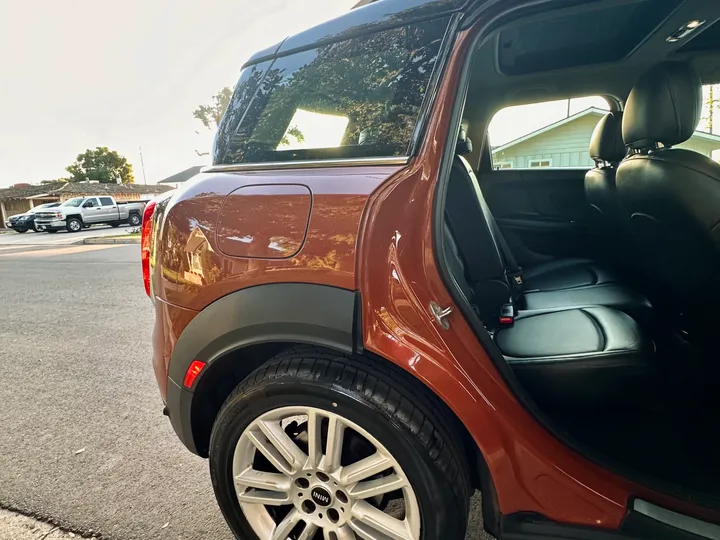 ORANGE, 2020 MINI COUNTRYMAN Image 39