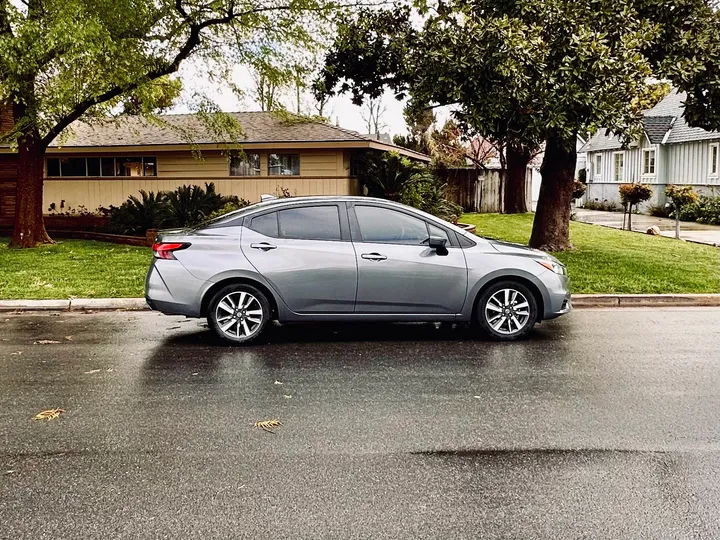 GRAY, 2021 NISSAN VERSA Image 11