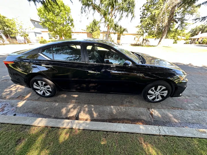 BLACK, 2022 NISSAN ALTIMA Image 7