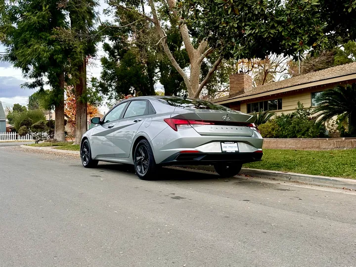 SILVER, 2021 HYUNDAI ELANTRA Image 3