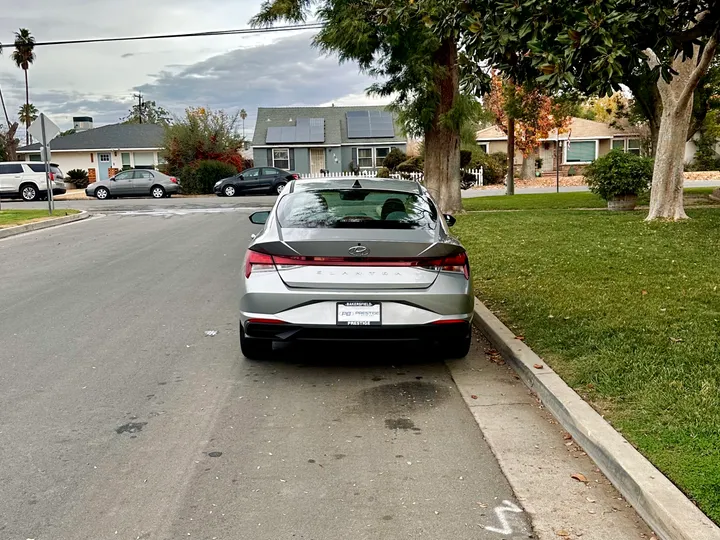 SILVER, 2021 HYUNDAI ELANTRA Image 6