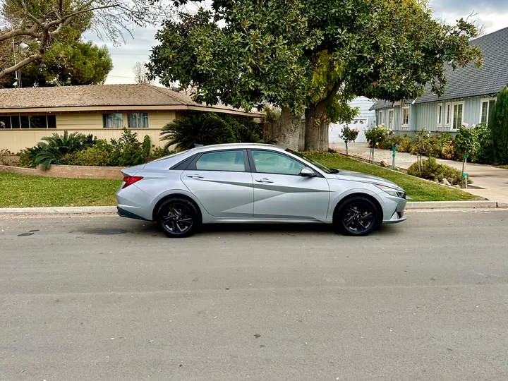 SILVER, 2021 HYUNDAI ELANTRA Image 7