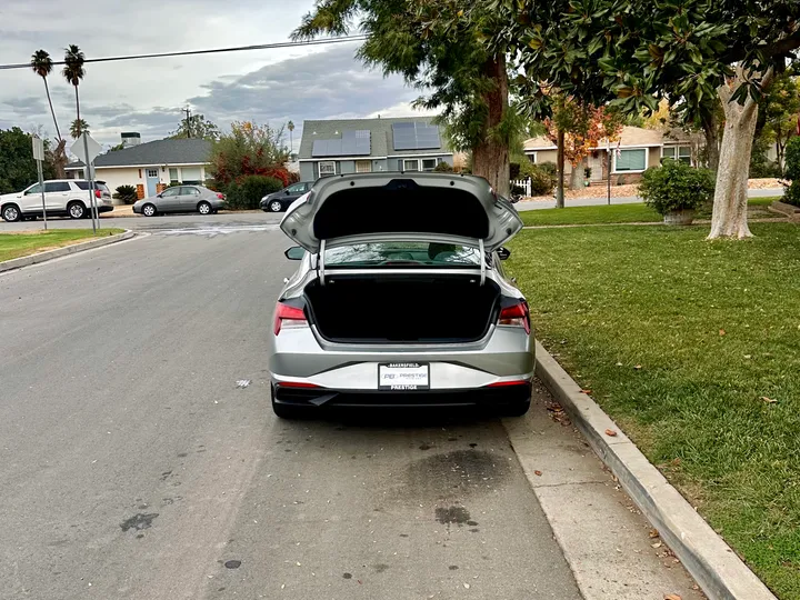 SILVER, 2021 HYUNDAI ELANTRA Image 11