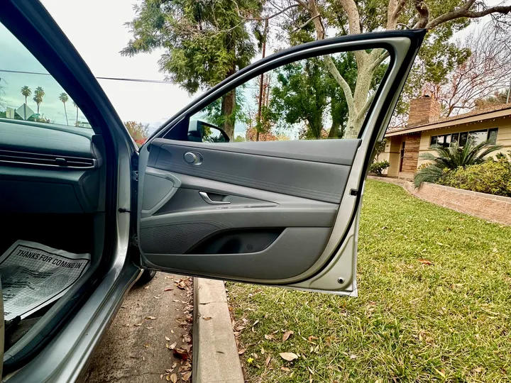 SILVER, 2021 HYUNDAI ELANTRA Image 26