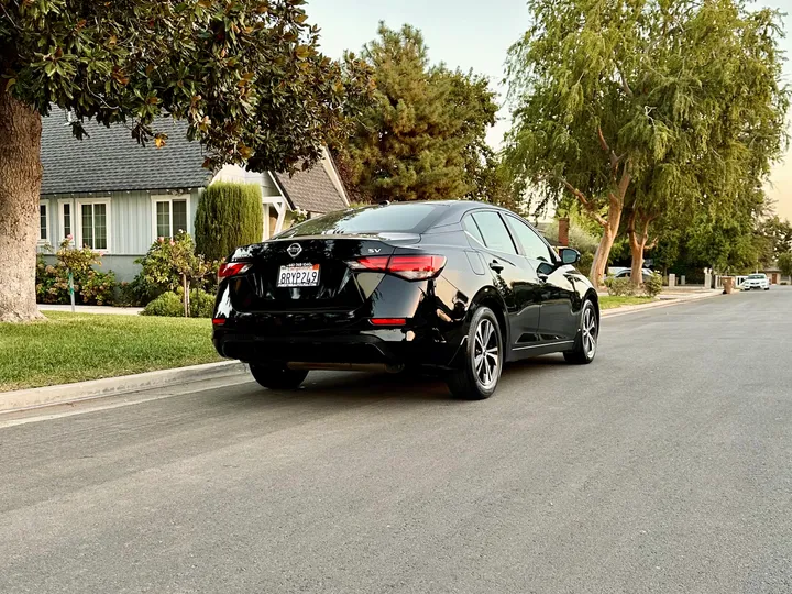 BLACK, 2020 NISSAN SENTRA Image 4