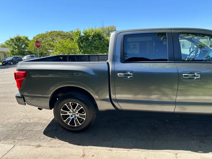 N / A, 2021 NISSAN TITAN CREW CAB Image 6