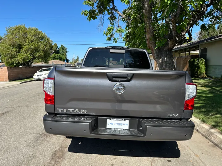 N / A, 2021 NISSAN TITAN CREW CAB Image 9