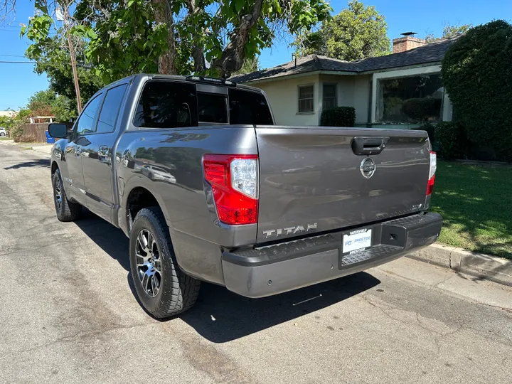 N / A, 2021 NISSAN TITAN CREW CAB Image 10