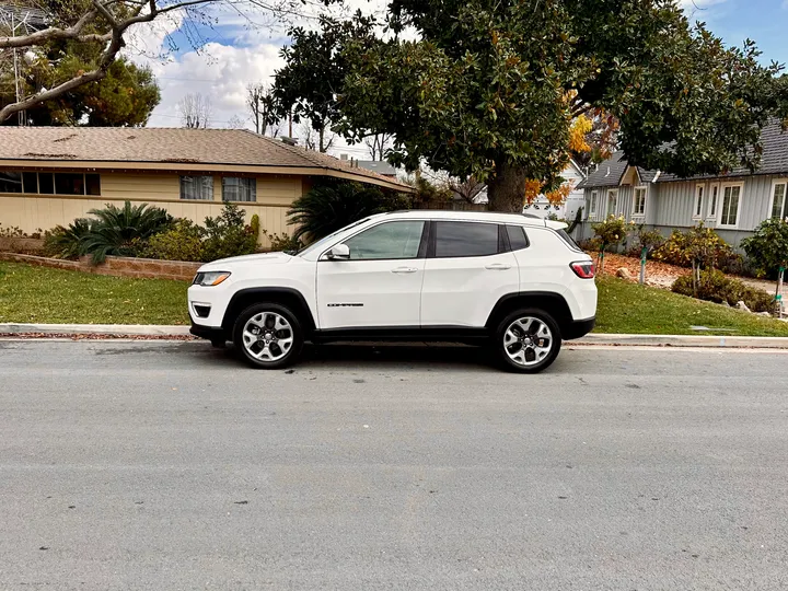 WHITE, 2020 JEEP COMPASS Image 8