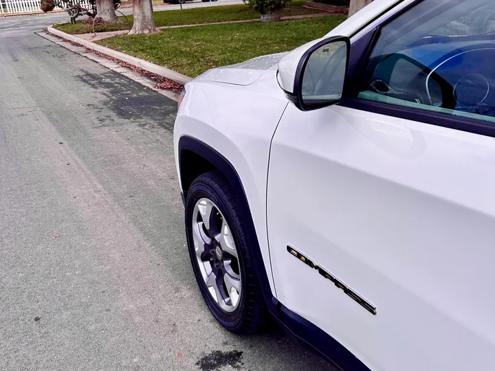 WHITE, 2020 JEEP COMPASS Image 13