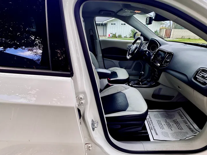 WHITE, 2020 JEEP COMPASS Image 30