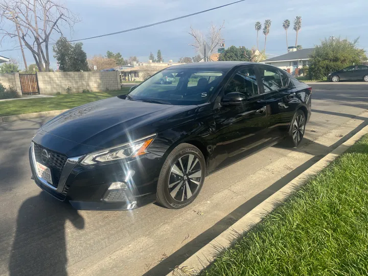 BLACK, 2021 NISSAN ALTIMA Image 3